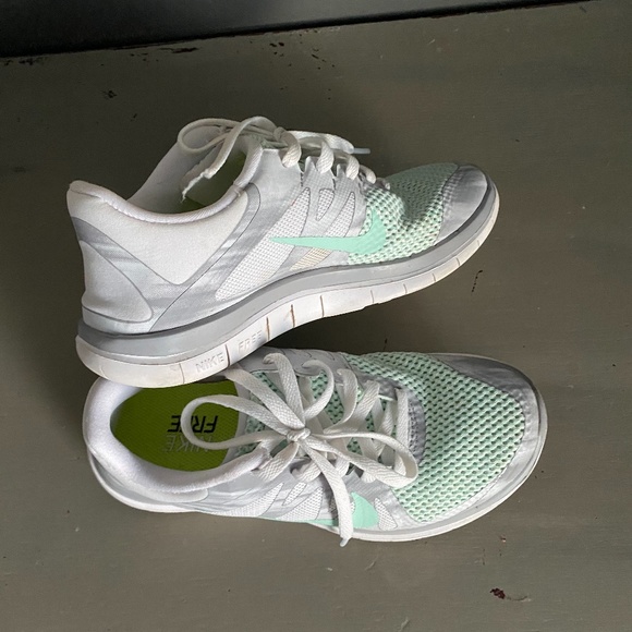 Nike running shoes - Picture 2 of 3